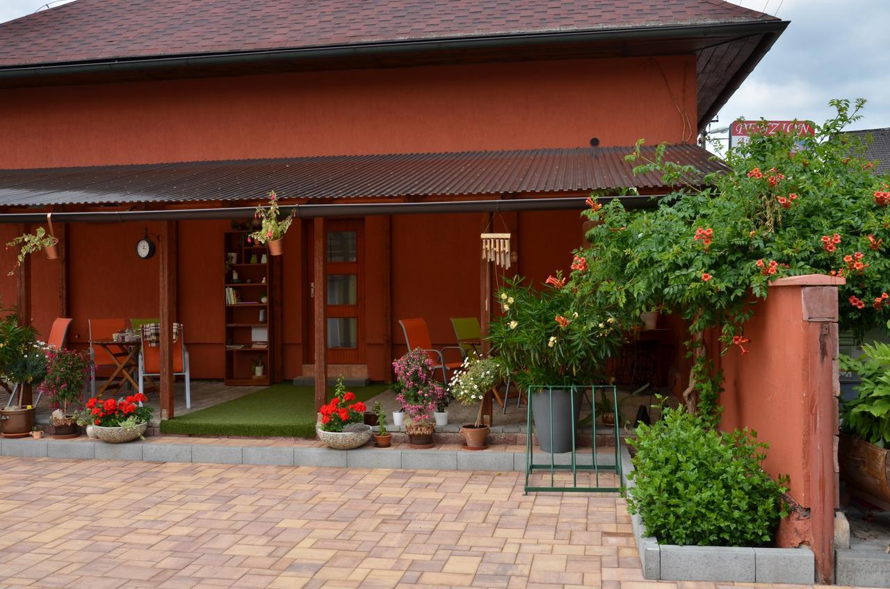 Penzion Aura Dvur Kralove nad Labem Exterior photo